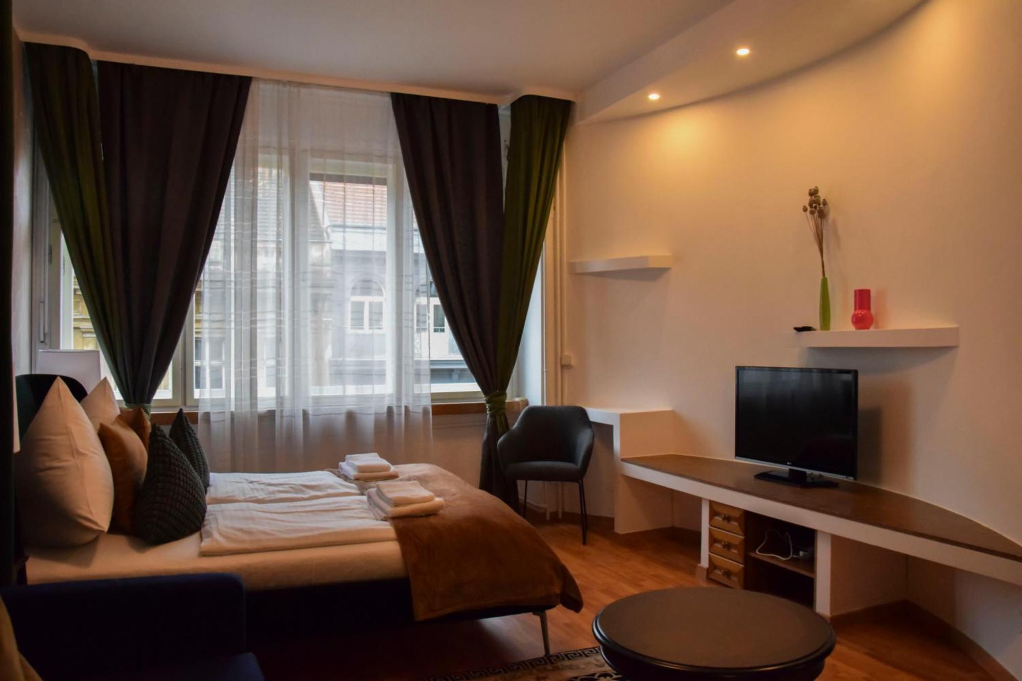 Main Prague Square Apartments Sauna And Fireplace Esterno foto